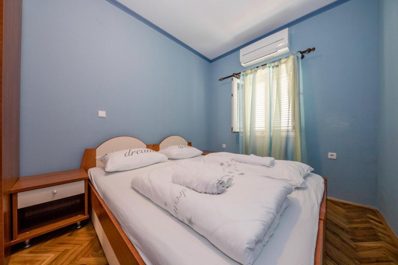 Apartmani Ana & Milo Лопар Екстериор снимка